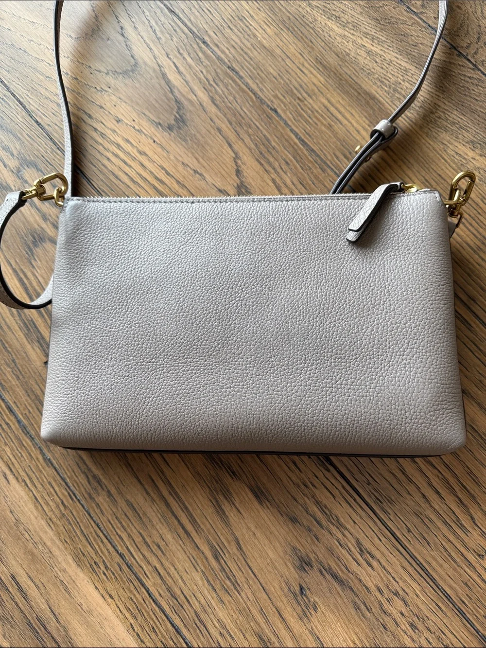 Tory Burch compact pebbled